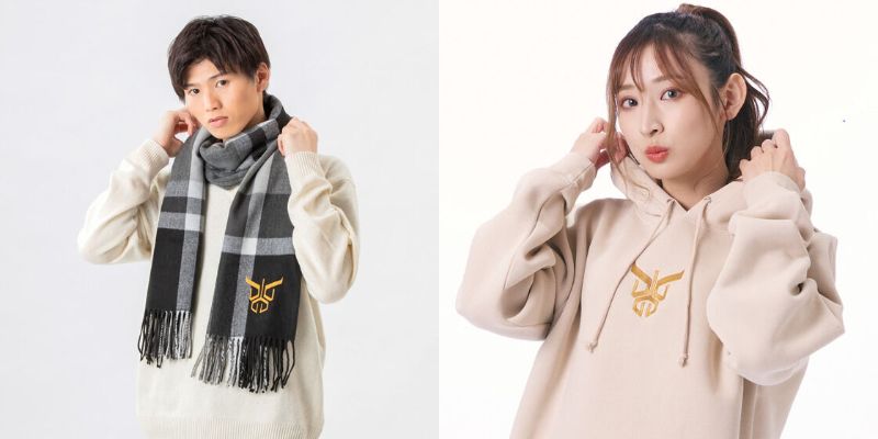 『仮面ライダークウガ』この冬に重宝するクーガマーク刺繍の大判ブランケットや裏起毛パーカーが登場！クウガの刺繍キャップも！