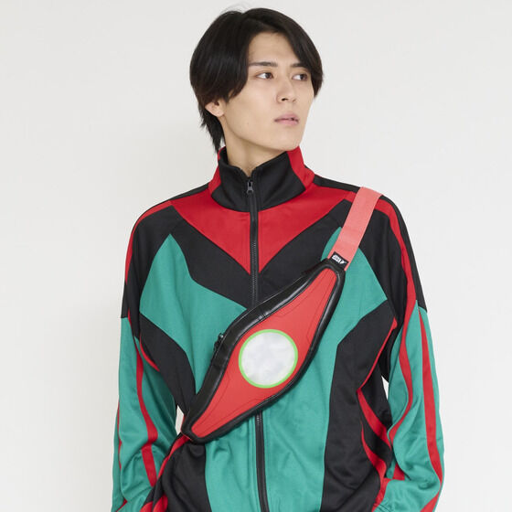「仮面ライダーゼッツ×KANGOL SPORT(カンゴールスポーツ) スリングバッグ」変身ベルト ゼッツドライバーをイメージ！なりきり風ジャージ：トラックジャケット＆パンツも！