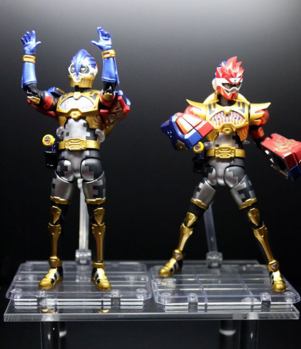 「S.H.Figuarts　仮面ライダーパラドクス パズルゲーマー レベル50」と「S.H.Figuarts　仮面ライダーパラドクス ファイターゲーマー レベル50」