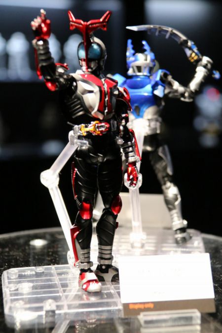 S.H.Figuarts（真骨彫製法）仮面ライダーカブト ハイパーフォーム
