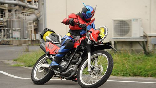 仮面ライダービルド ビルドドライバーの音声は小林克也さん ナレーションはバッキー木場さん キャスト更に発表