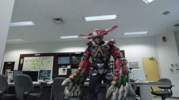 『仮面ライダービルド』錠前ボトルが完成！ライオンクリーナー VS 研究員スマッシュ！東都先端物質学研究所がヤバい…