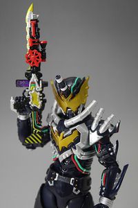 「S.H.Figuarts 仮面ライダービルド」の開発中工場サンプルと「S.H.Figuarts ナイトローグ」の試作品レポート