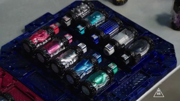 『仮面ライダービルド』スピンオフ予告動画に登場する北都＆西都のフルボトルとベストマッチ！