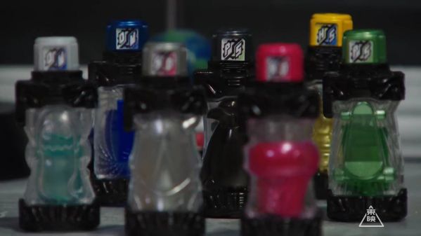 『仮面ライダービルド』スピンオフ予告動画に登場する北都＆西都のフルボトルとベストマッチ！