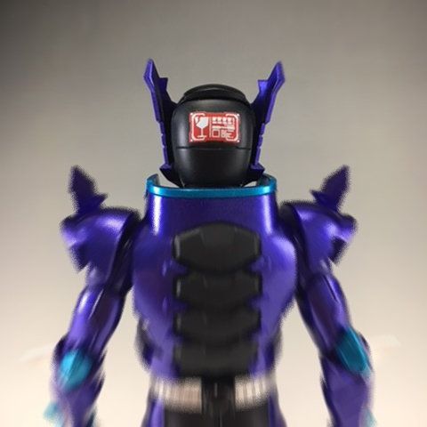 「S.H.Figuarts 仮面ライダーローグ」後頭部ワレモノ注意のデザイン