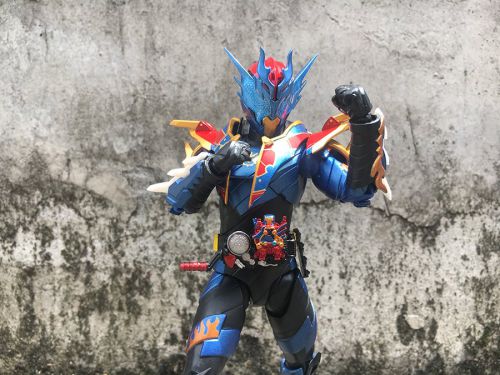 S.H.Figuarts 仮面ライダーグレートクローズ