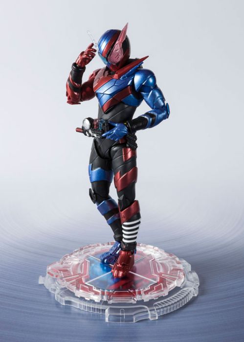 S.H.Figuarts 仮面ライダービルド ラビットタンクフォームと仮面