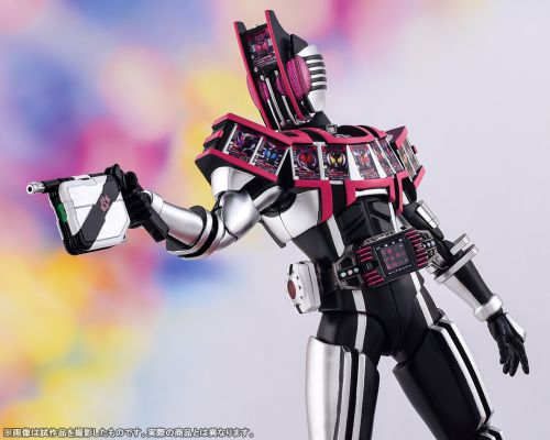 S.H.Figuarts（真骨彫製法）仮面ライダーディケイド コンプリートフォーム