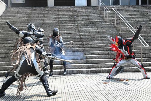 『仮面ライダーセイバー』第2章「水の剣士、青いライオンとともに。」