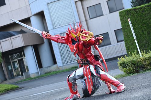 仮面ライダーセイバー クリムゾンドラゴン