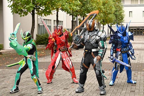 仮面ライダーセイバー 第13話あらすじ 決戦は6箇所目の街 空に不思議なオーロラ 飛羽真がセイバー ドラゴニックナイトに変身