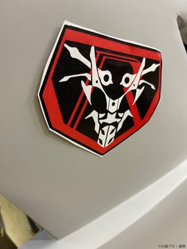 『シン・仮面ライダー』各種登場バイクの造形・エンブレムのデザインと常用サイクロンのナンバーのナンバープレート！撮影準備中！