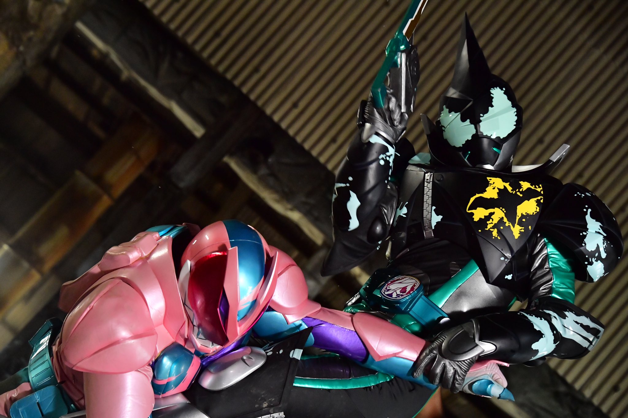 仮面ライダーリバイス 仮面ライダーエビル バットゲノムのスペックが公開 カゲロウがツーサイドライバーとバットバイスタンプで変身