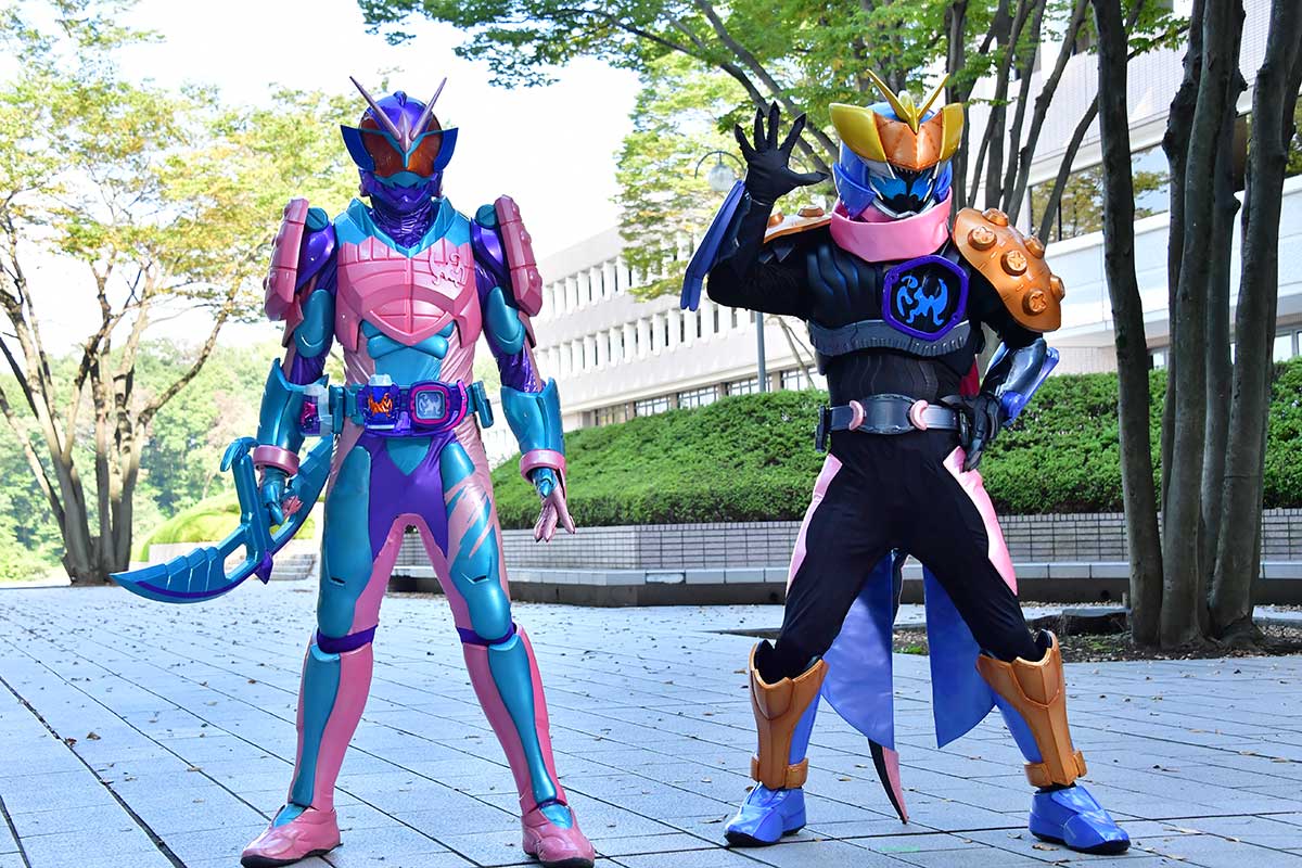 仮面ライダーリバイス 第9話にリバイ バイス カマキリゲノムが登場 鎧武の意匠 弓型の新武器を手に