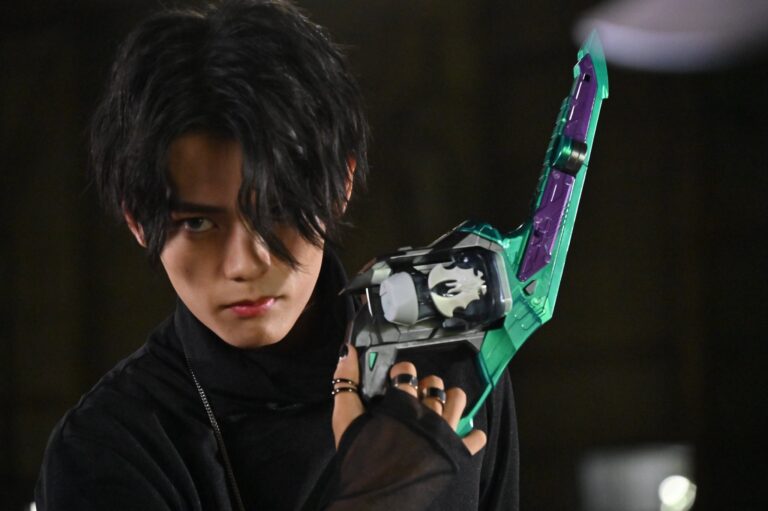 仮面ライダーリバイス カゲロウは消滅したわけではない 大二が主導権を握っているがまたいつか ライブ エビルに