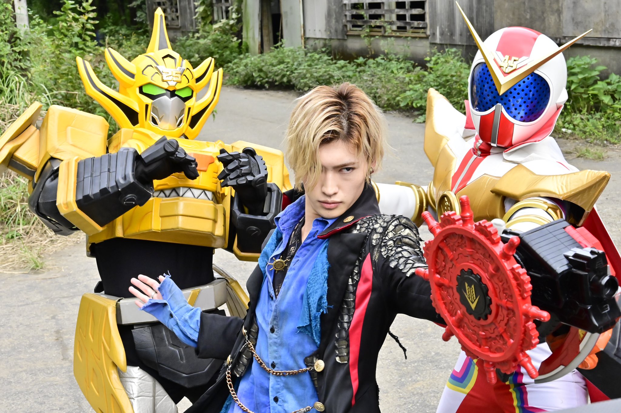 機界戦隊ゼンカイジャー 第36話 ビックリどっきり大ユーカイ 蓋押さえ合い変身 ブルーンの上半身がｗ ステイシーの仲間