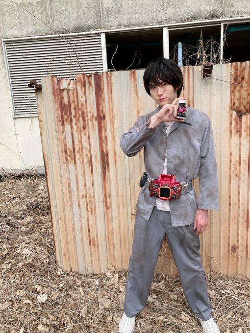 『仮面ライダーリバイス』スピンオフで白波純平役・和田雅成さんがベイルドライバー＆カブトバイスタンプで仮面ライダーベイルに変身！