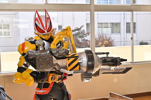 『仮面ライダーギーツ』新たな力「パワードビルダーフォーム」＋3つの強力武器「ギガントブラスター・ハンマー・ソード」＋マグナムシューターも！