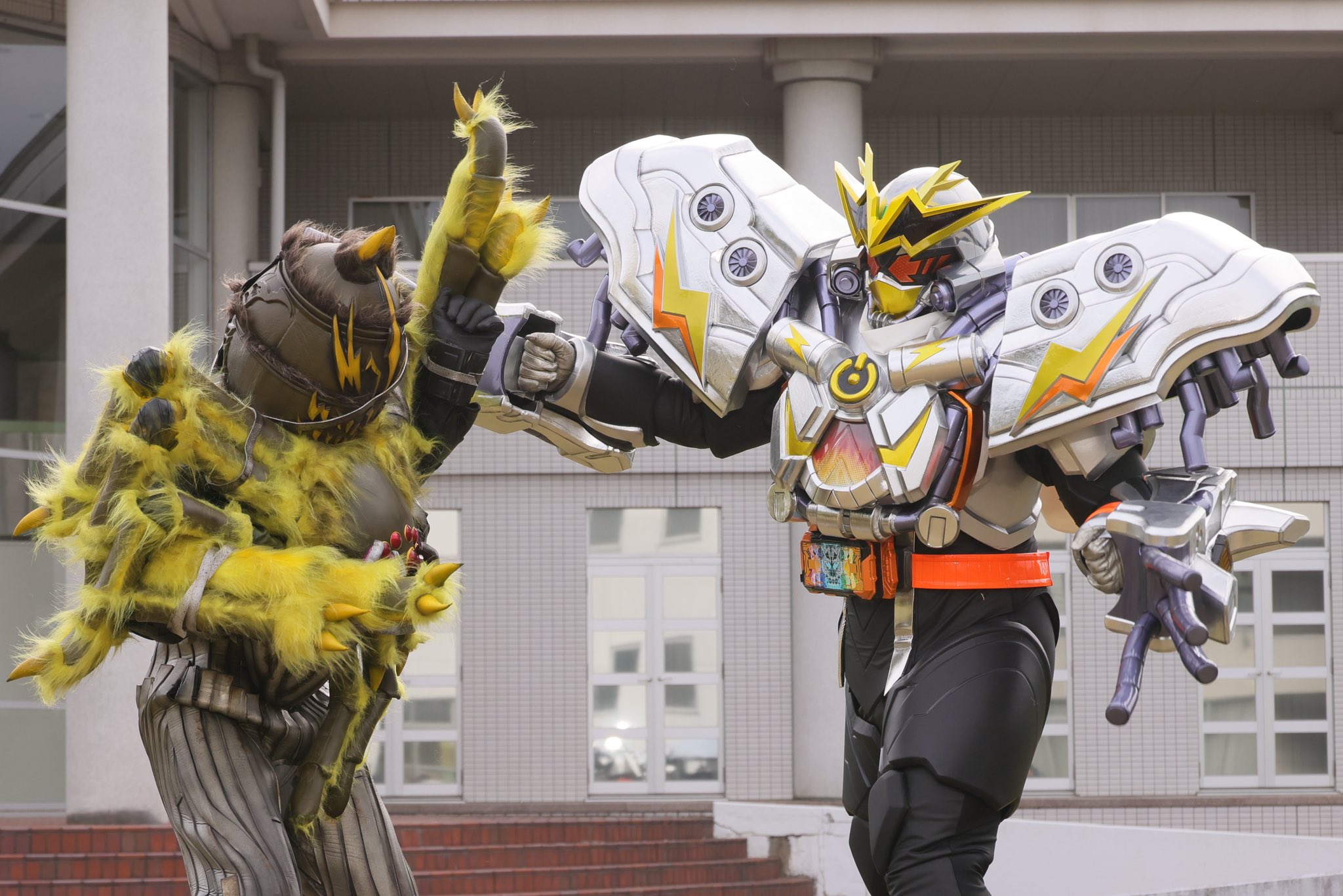 『仮面ライダーガッチャード』第11話にガッチャード ライトニングジャングルが登場