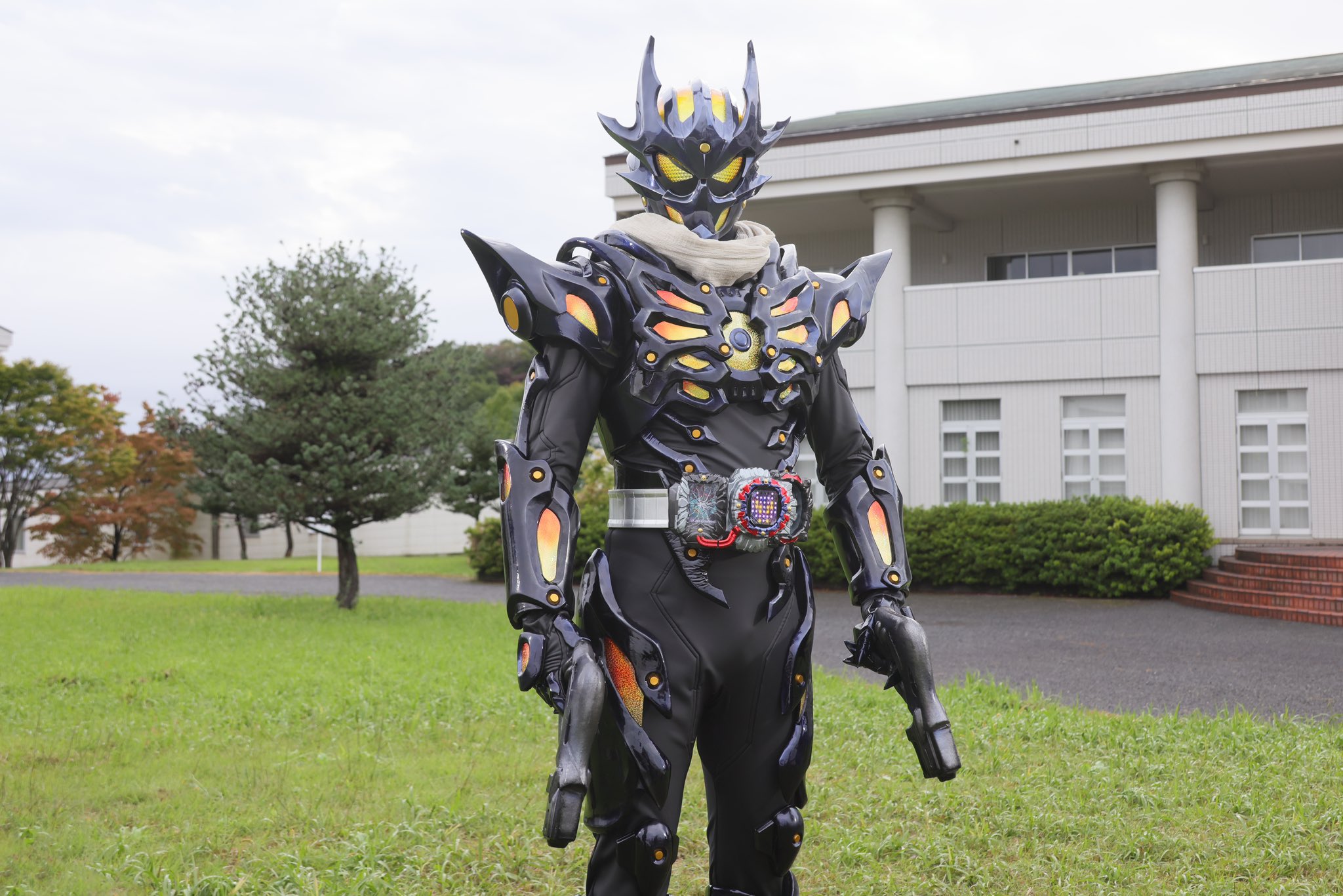 『仮面ライダーガッギャード』新ライダー「仮面ライダードレッド」が登場