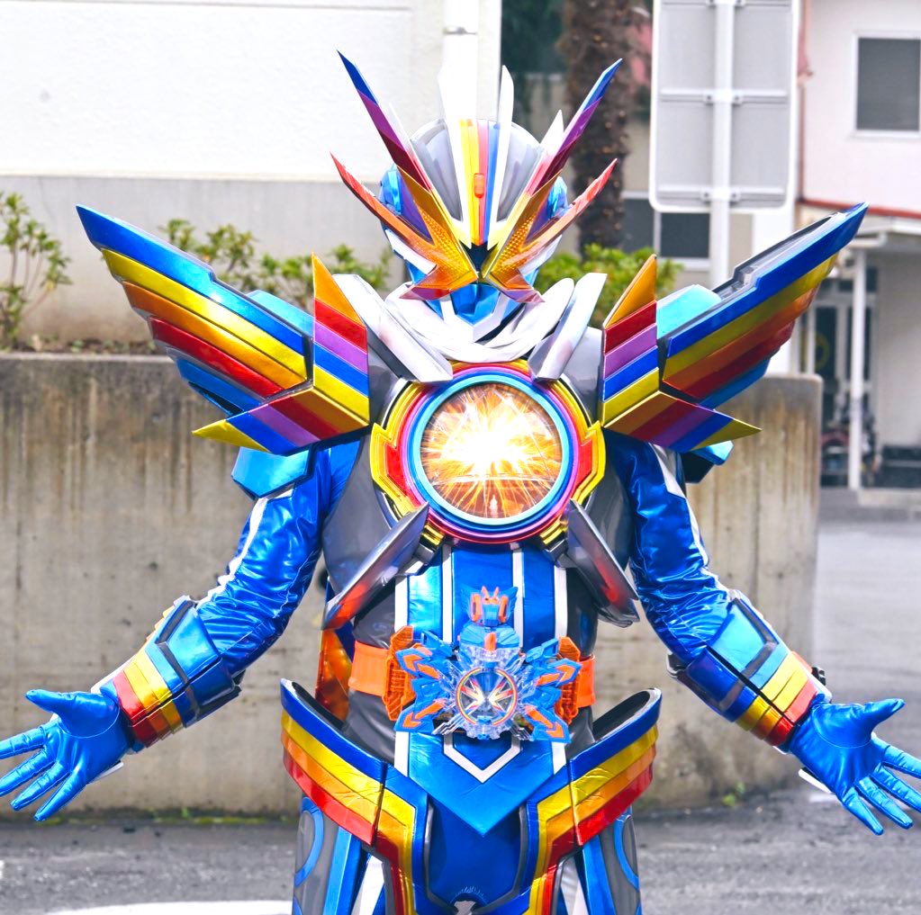 仮面ライダーガッチャード』第38話に「レインボーガッチャード」が登場